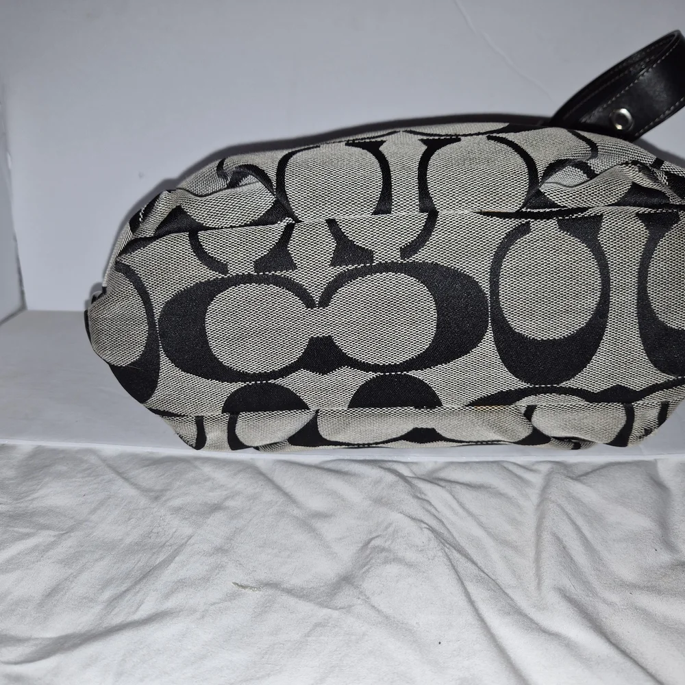 Coach Black and Grey Signature Shoulder Bag - Picture 4 of 12